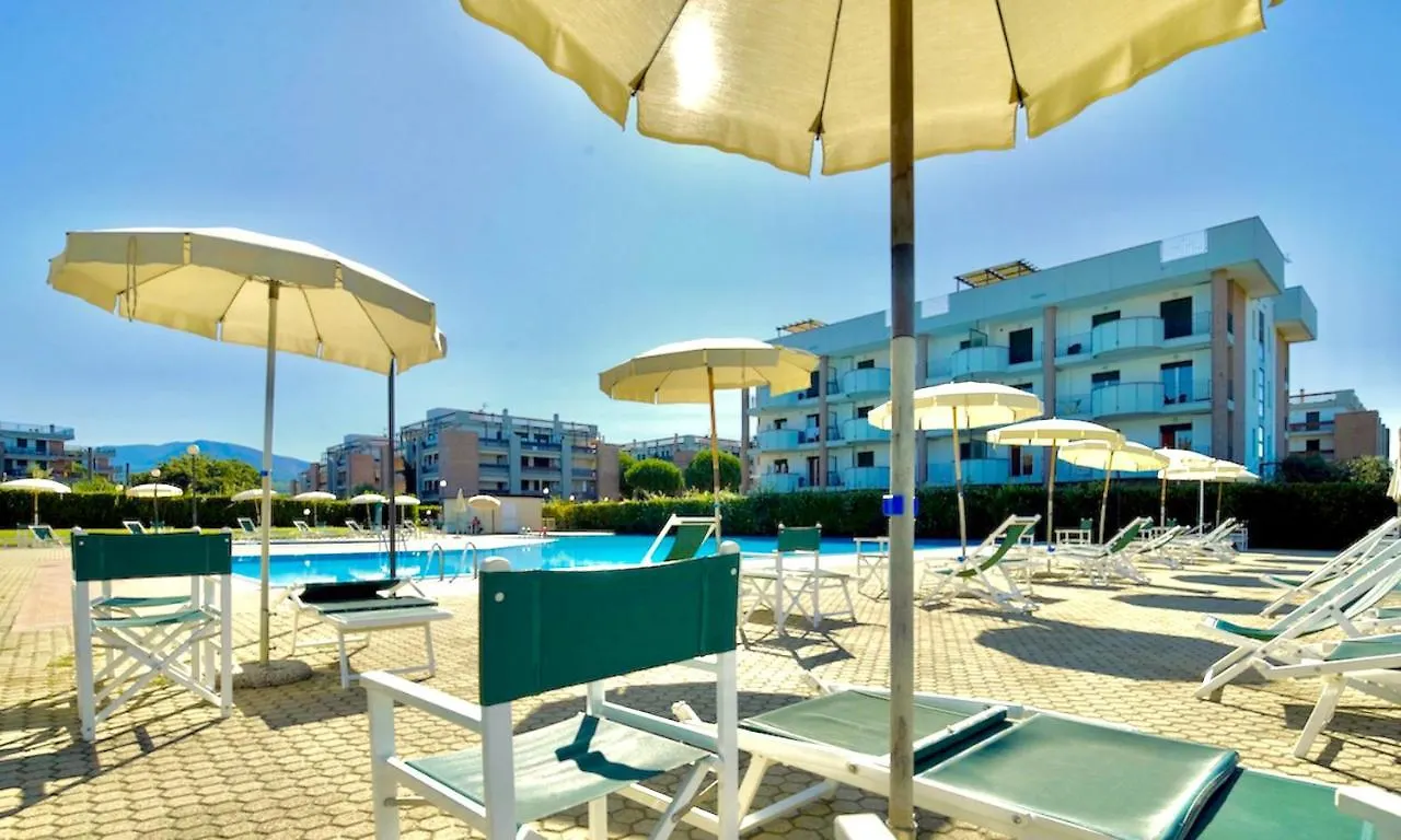 Isa-Apartments 2 Beds In Residence With Swimming-Pool In San Vincenzo, Just 600 Meters From The Sea 0*,