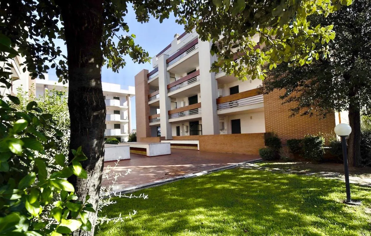 Isa-Apartments 2 Beds In Residence With Swimming-Pool In San Vincenzo, Just 600 Meters From The Sea